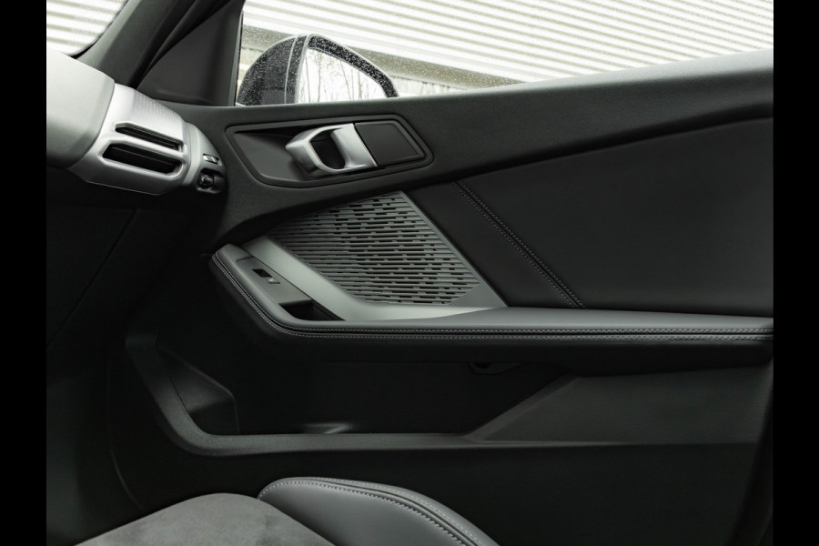 BMW 1-serie 120 M-Sport Pro - Pano - Trekhaak - Driving Ass - Camera BMW 1-serie 120 M-Sport Pro - Pano - Trekhaak - Driving Ass - Camera