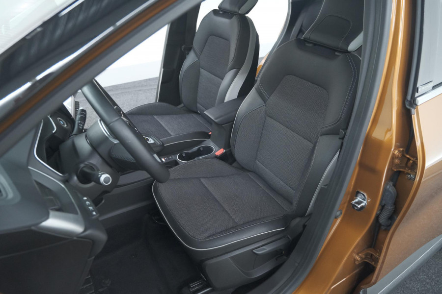 Renault Captur 1.6 E-Tech Plug-in Hybrid 160 Intens | Allseason Banden | Parkeersensoren