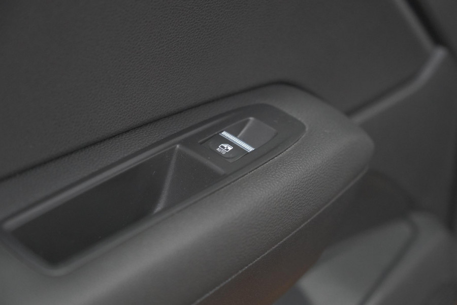 Renault Captur 1.6 E-Tech Plug-in Hybrid 160 Intens | Allseason Banden | Parkeersensoren