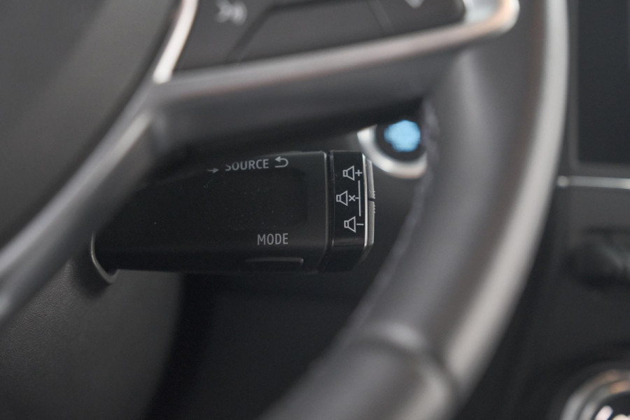 Renault Captur 1.6 E-Tech Plug-in Hybrid 160 Intens | Allseason Banden | Parkeersensoren