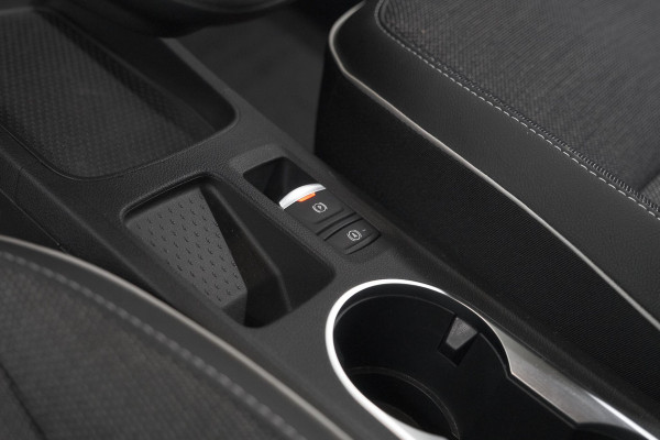 Renault Captur 1.6 E-Tech Plug-in Hybrid 160 Intens | Allseason Banden | Parkeersensoren