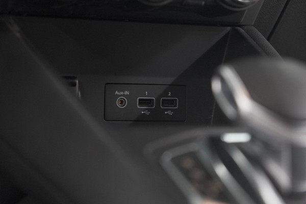 Renault Captur 1.6 E-Tech Plug-in Hybrid 160 Intens | Allseason Banden | Parkeersensoren