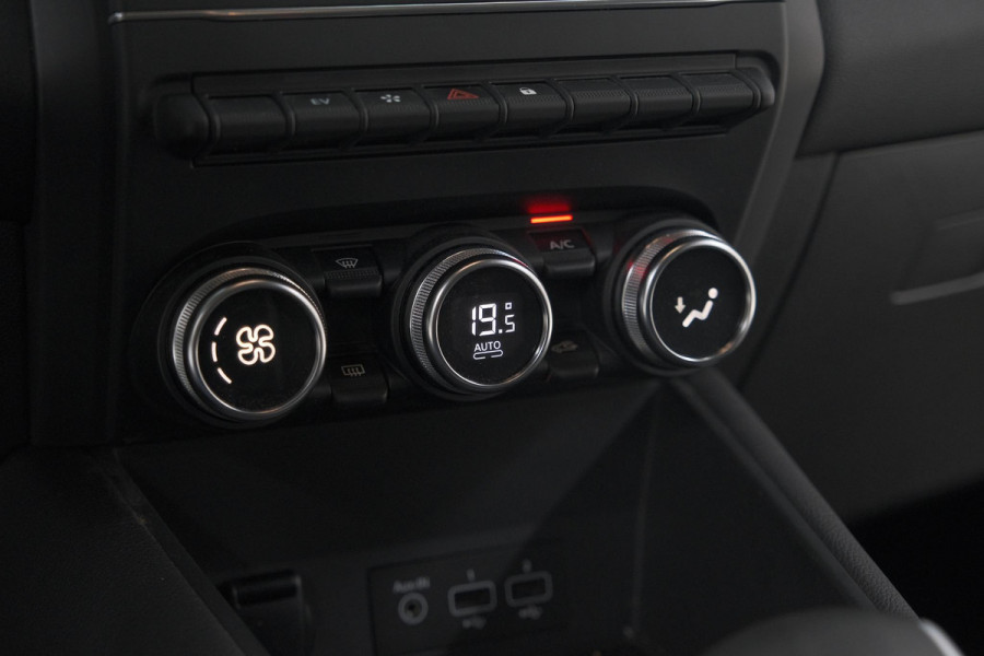 Renault Captur 1.6 E-Tech Plug-in Hybrid 160 Intens | Allseason Banden | Parkeersensoren