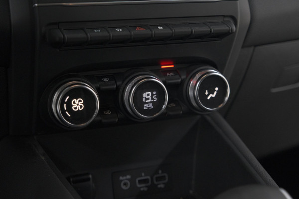 Renault Captur 1.6 E-Tech Plug-in Hybrid 160 Intens | Allseason Banden | Parkeersensoren