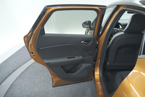 Renault Captur 1.6 E-Tech Plug-in Hybrid 160 Intens | Allseason Banden | Parkeersensoren