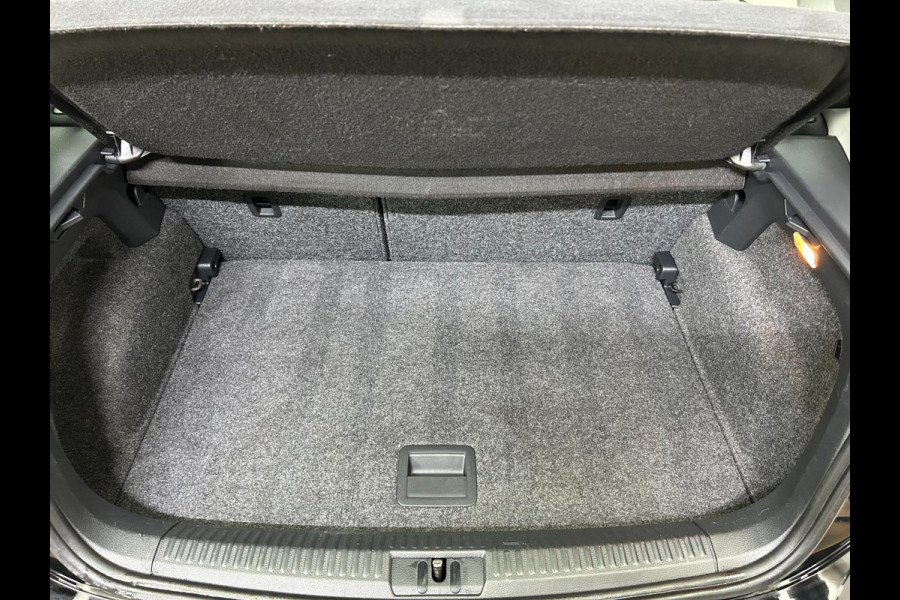 Volkswagen Polo Occasion 1.0 BlueMotion Edition | Zwart | Tweedehands Volkswagen Polo | Airco | Cruisecontrol | Sportieve velgen Volkswagen Polo Occasion 1.0 BlueMotion Edition | Zwart | Tweedehands Volkswagen Polo | Airco | Cruisecontrol | Sportieve velgen