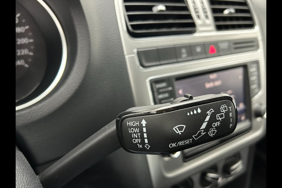 Volkswagen Polo Occasion 1.0 BlueMotion Edition | Zwart | Tweedehands Volkswagen Polo | Airco | Cruisecontrol | Sportieve velgen Volkswagen Polo Occasion 1.0 BlueMotion Edition | Zwart | Tweedehands Volkswagen Polo | Airco | Cruisecontrol | Sportieve velgen