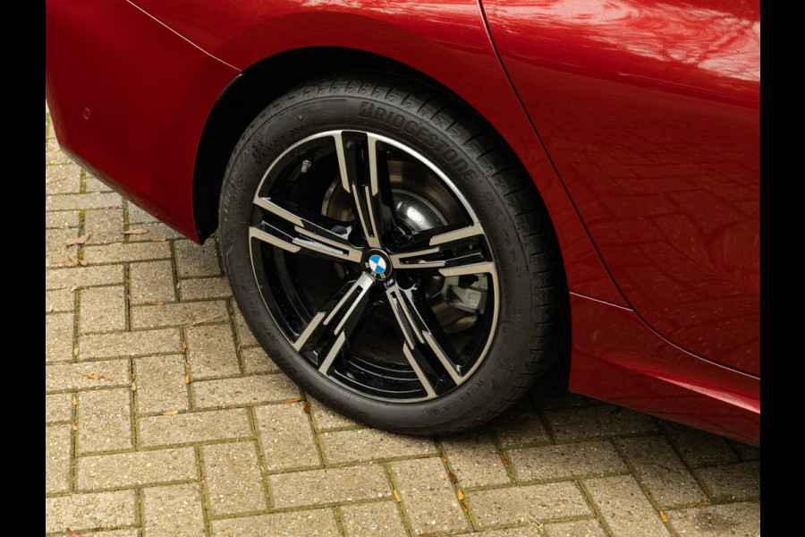 BMW 3 Serie Touring 330e M-Sport - Pano - Trekhaak - LCI 2 - ACC - Hifi