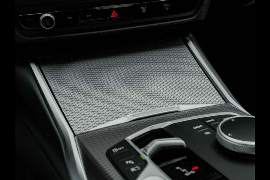 BMW 3 Serie Touring 330e M-Sport - Pano - Trekhaak - LCI 2 - ACC - Hifi