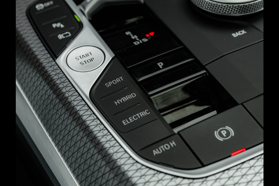 BMW 3 Serie Touring 330e M-Sport - Pano - Trekhaak - LCI 2 - ACC - Hifi