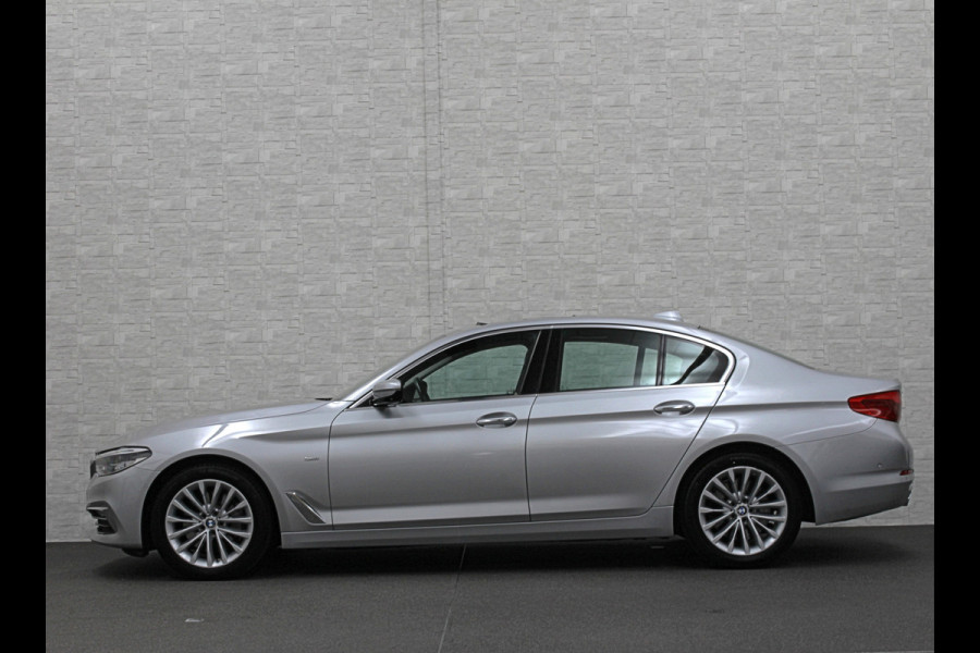BMW 5 Serie 530d xDrive | Dealer Onderhouden | ACC | 360 Camera | Schuifdak | Comfortstoelen | Head-Up | Achterasbesturing | Leder | Keyless-Entry | Memory | Stoelverwarming V+A | LED | Stuurverwarming | Draadloos Laden | Dodehoek | BTW |