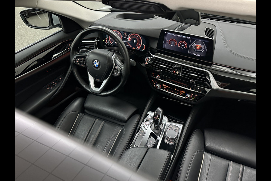 BMW 5 Serie 530d xDrive | Dealer Onderhouden | ACC | 360 Camera | Schuifdak | Comfortstoelen | Head-Up | Achterasbesturing | Leder | Keyless-Entry | Memory | Stoelverwarming V+A | LED | Stuurverwarming | Draadloos Laden | Dodehoek | BTW |