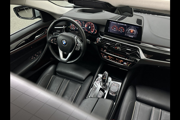 BMW 5 Serie 530d xDrive | Dealer Onderhouden | ACC | 360 Camera | Schuifdak | Comfortstoelen | Head-Up | Achterasbesturing | Leder | Keyless-Entry | Memory | Stoelverwarming V+A | LED | Stuurverwarming | Draadloos Laden | Dodehoek | BTW |