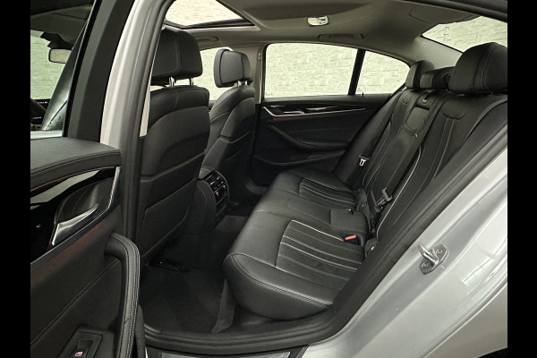 BMW 5 Serie 530d xDrive | Dealer Onderhouden | ACC | 360 Camera | Schuifdak | Comfortstoelen | Head-Up | Achterasbesturing | Leder | Keyless-Entry | Memory | Stoelverwarming V+A | LED | Stuurverwarming | Draadloos Laden | Dodehoek | BTW |