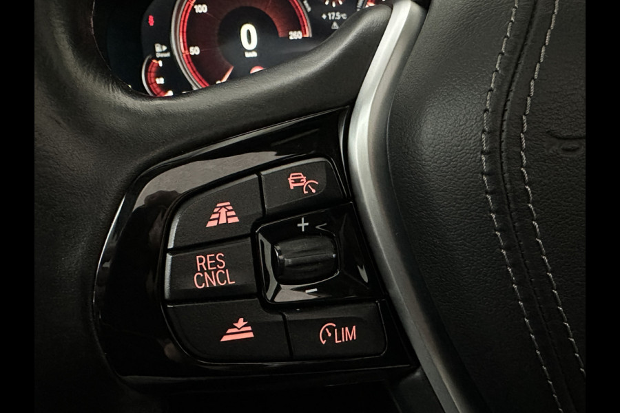 BMW 5 Serie 530d xDrive | Dealer Onderhouden | ACC | 360 Camera | Schuifdak | Comfortstoelen | Head-Up | Achterasbesturing | Leder | Keyless-Entry | Memory | Stoelverwarming V+A | LED | Stuurverwarming | Draadloos Laden | Dodehoek | BTW |