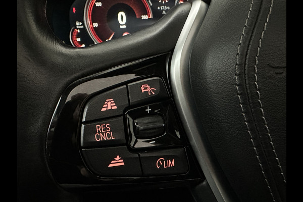 BMW 5 Serie 530d xDrive | Dealer Onderhouden | ACC | 360 Camera | Schuifdak | Comfortstoelen | Head-Up | Achterasbesturing | Leder | Keyless-Entry | Memory | Stoelverwarming V+A | LED | Stuurverwarming | Draadloos Laden | Dodehoek | BTW |