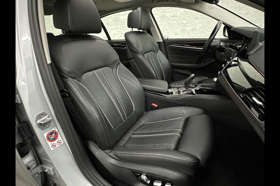 BMW 5 Serie 530d xDrive | Dealer Onderhouden | ACC | 360 Camera | Schuifdak | Comfortstoelen | Head-Up | Achterasbesturing | Leder | Keyless-Entry | Memory | Stoelverwarming V+A | LED | Stuurverwarming | Draadloos Laden | Dodehoek | BTW |