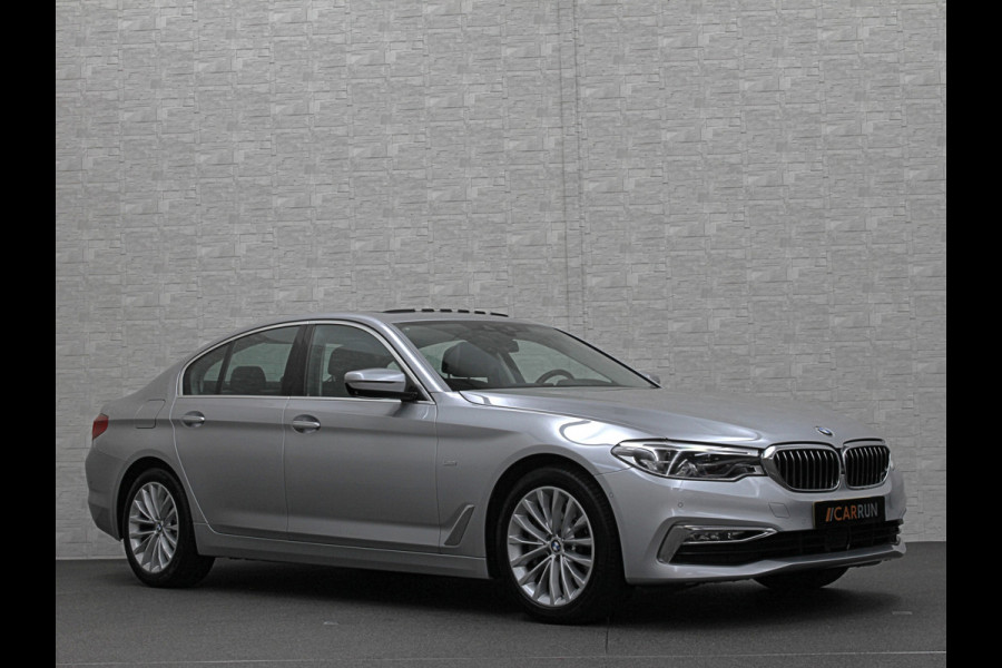 BMW 5 Serie 530d xDrive | Dealer Onderhouden | ACC | 360 Camera | Schuifdak | Comfortstoelen | Head-Up | Achterasbesturing | Leder | Keyless-Entry | Memory | Stoelverwarming V+A | LED | Stuurverwarming | Draadloos Laden | Dodehoek | BTW |