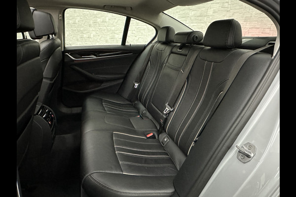 BMW 5 Serie 530d xDrive | Dealer Onderhouden | ACC | 360 Camera | Schuifdak | Comfortstoelen | Head-Up | Achterasbesturing | Leder | Keyless-Entry | Memory | Stoelverwarming V+A | LED | Stuurverwarming | Draadloos Laden | Dodehoek | BTW |