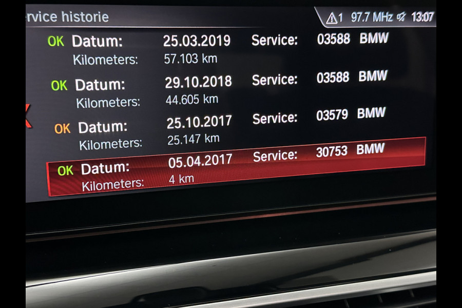 BMW 5 Serie 530d xDrive | Dealer Onderhouden | ACC | 360 Camera | Schuifdak | Comfortstoelen | Head-Up | Achterasbesturing | Leder | Keyless-Entry | Memory | Stoelverwarming V+A | LED | Stuurverwarming | Draadloos Laden | Dodehoek | BTW |