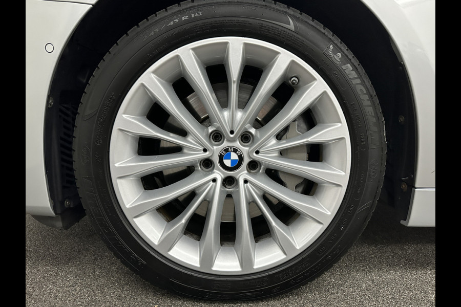 BMW 5 Serie 530d xDrive | Dealer Onderhouden | ACC | 360 Camera | Schuifdak | Comfortstoelen | Head-Up | Achterasbesturing | Leder | Keyless-Entry | Memory | Stoelverwarming V+A | LED | Stuurverwarming | Draadloos Laden | Dodehoek | BTW |