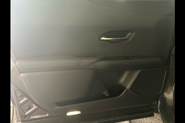 Lexus UX 300e Luxury Line 73 kWh | 45% korting | Winter-pakket | Tech Pack | Mark Levinson geluid! | Navigatie | Nieuwprijs € 61.095,00 | Lexus UX 300e Luxury Line 73 kWh | 45% korting | Winter-pakket | Tech Pack | Mark Levinson geluid! | Navigatie | Nieuwprijs € 61.095,00 |
