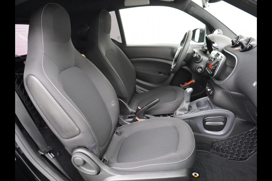 Smart Fortwo 1.0I 71PK Passion Ecc Cruise Control Bluetooth Lmv Mistlampen Regen-Lichtsensor Led  Cool & Audio pakket Pakket sport Euro 6 Origineel Nederlandse Auto Smart Fortwo 1.0I 71PK Passion Ecc Cruise Control Bluetooth Lmv Mistlampen Regen-Lichtsensor Led  Cool & Audio pakket Pakket sport Euro 6 Origineel Nederlandse Auto