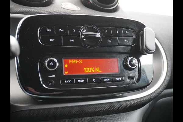 Smart Fortwo 1.0I 71PK Passion Ecc Cruise Control Bluetooth Lmv Mistlampen Regen-Lichtsensor Led  Cool & Audio pakket Pakket sport Euro 6 Origineel Nederlandse Auto Smart Fortwo 1.0I 71PK Passion Ecc Cruise Control Bluetooth Lmv Mistlampen Regen-Lichtsensor Led  Cool & Audio pakket Pakket sport Euro 6 Origineel Nederlandse Auto