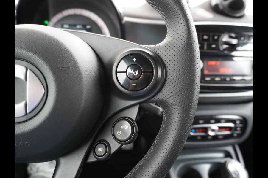 Smart Fortwo 1.0I 71PK Passion Ecc Cruise Control Bluetooth Lmv Mistlampen Regen-Lichtsensor Led  Cool & Audio pakket Pakket sport Euro 6 Origineel Nederlandse Auto Smart Fortwo 1.0I 71PK Passion Ecc Cruise Control Bluetooth Lmv Mistlampen Regen-Lichtsensor Led  Cool & Audio pakket Pakket sport Euro 6 Origineel Nederlandse Auto