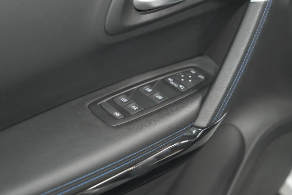 Renault Kadjar TCe 140 EDC Limited | Camera | Dodehoekdetectie | Apple Carplay | Stoelverwarming Renault Kadjar TCe 140 EDC Limited | Camera | Dodehoekdetectie | Apple Carplay | Stoelverwarming