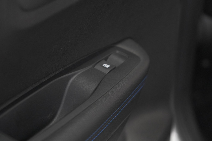 Renault Kadjar TCe 140 EDC Limited | Camera | Dodehoekdetectie | Apple Carplay | Stoelverwarming Renault Kadjar TCe 140 EDC Limited | Camera | Dodehoekdetectie | Apple Carplay | Stoelverwarming