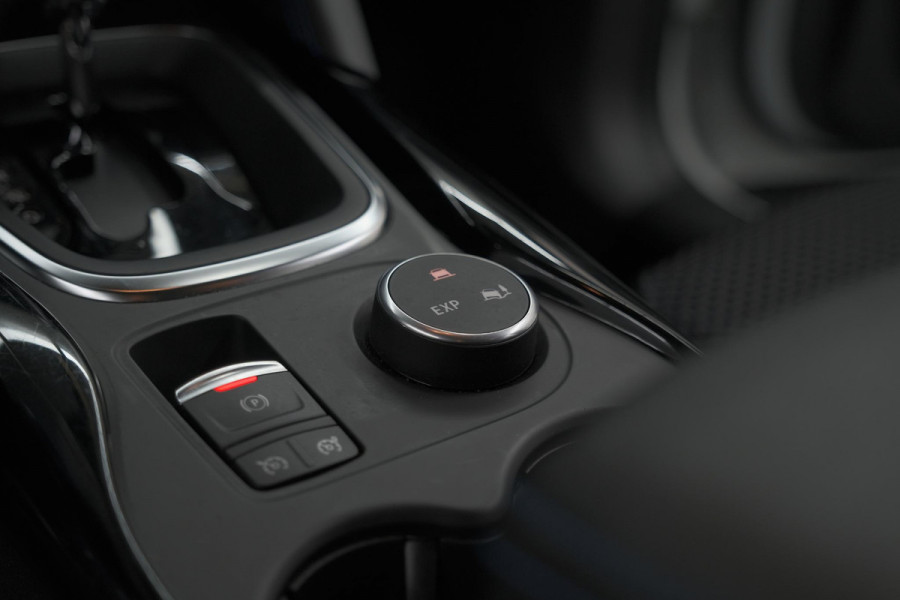 Renault Kadjar TCe 140 EDC Limited | Camera | Dodehoekdetectie | Apple Carplay | Stoelverwarming Renault Kadjar TCe 140 EDC Limited | Camera | Dodehoekdetectie | Apple Carplay | Stoelverwarming