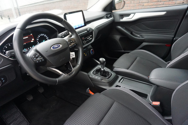 Ford FOCUS Wagon 1.0 EcoB. 125PK Hybrid Business|Trekhaak|Camera| Privacy-glas. Ford FOCUS Wagon 1.0 EcoB. 125PK Hybrid Business|Trekhaak|Camera| Privacy-glas.