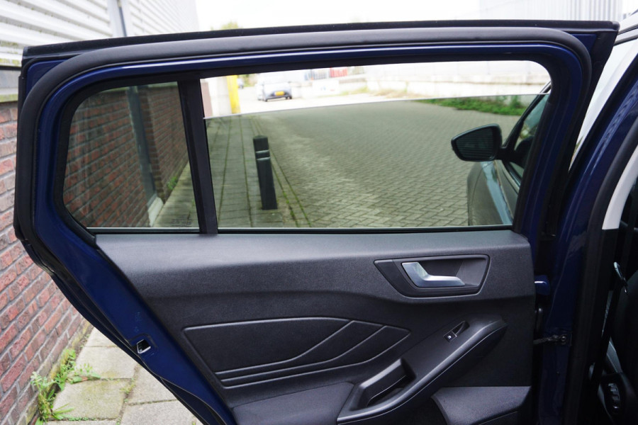 Ford FOCUS Wagon 1.0 EcoB. 125PK Hybrid Business|Trekhaak|Camera| Privacy-glas. Ford FOCUS Wagon 1.0 EcoB. 125PK Hybrid Business|Trekhaak|Camera| Privacy-glas.