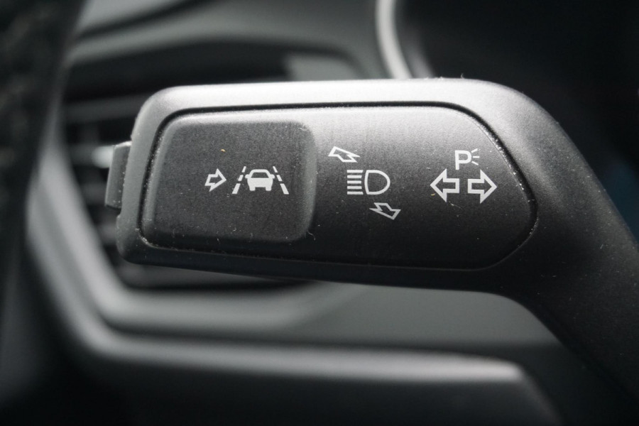 Ford FOCUS Wagon 1.0 EcoB. 125PK Hybrid Business|Trekhaak|Camera| Privacy-glas. Ford FOCUS Wagon 1.0 EcoB. 125PK Hybrid Business|Trekhaak|Camera| Privacy-glas.