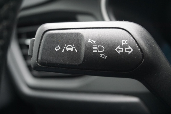 Ford FOCUS Wagon 1.0 EcoB. 125PK Hybrid Business|Trekhaak|Camera| Privacy-glas. Ford FOCUS Wagon 1.0 EcoB. 125PK Hybrid Business|Trekhaak|Camera| Privacy-glas.