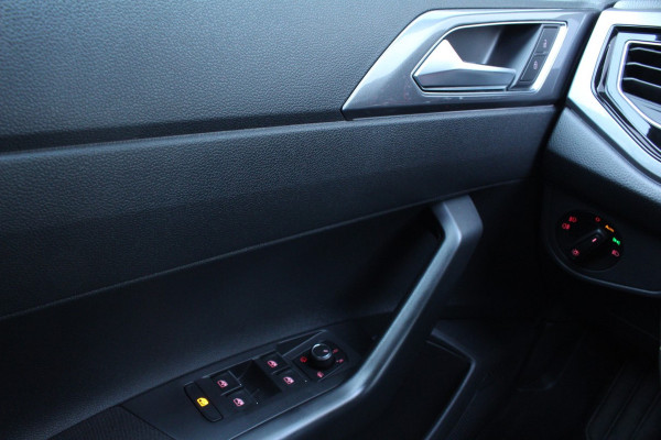 Volkswagen Polo 2.0 TSI GTI DSG VIRTUAL CARPLAY ACC CAMERA STOELVW '20 Volkswagen Polo 2.0 TSI GTI DSG VIRTUAL CARPLAY ACC CAMERA STOELVW '20