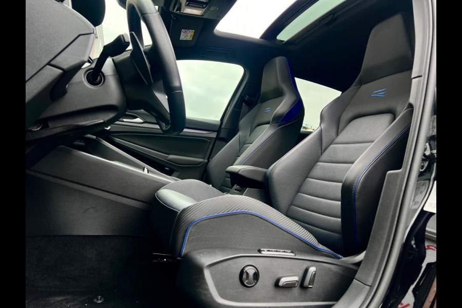 Volkswagen Golf 2.0 TSI R 4Motion Akra/Memory/Pano/H&K/Camera Volkswagen Golf 2.0 TSI R 4Motion Akra/Memory/Pano/H&K/Camera