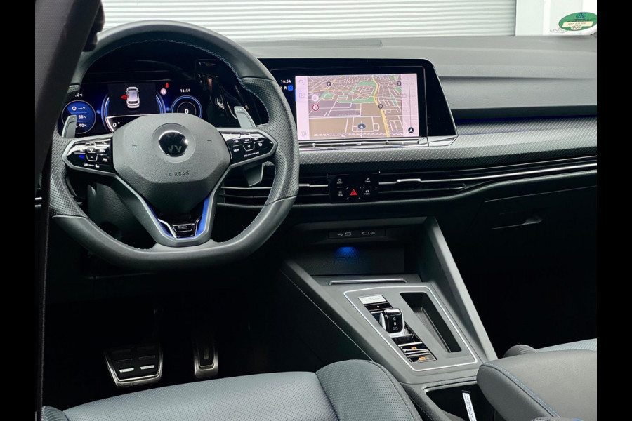 Volkswagen Golf 2.0 TSI R 4Motion Akra/Memory/Pano/H&K/Camera Volkswagen Golf 2.0 TSI R 4Motion Akra/Memory/Pano/H&K/Camera