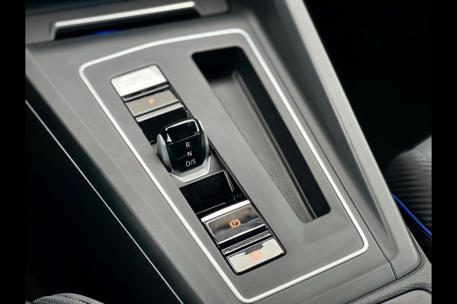 Volkswagen Golf 2.0 TSI R 4Motion Akra/Memory/Pano/H&K/Camera Volkswagen Golf 2.0 TSI R 4Motion Akra/Memory/Pano/H&K/Camera