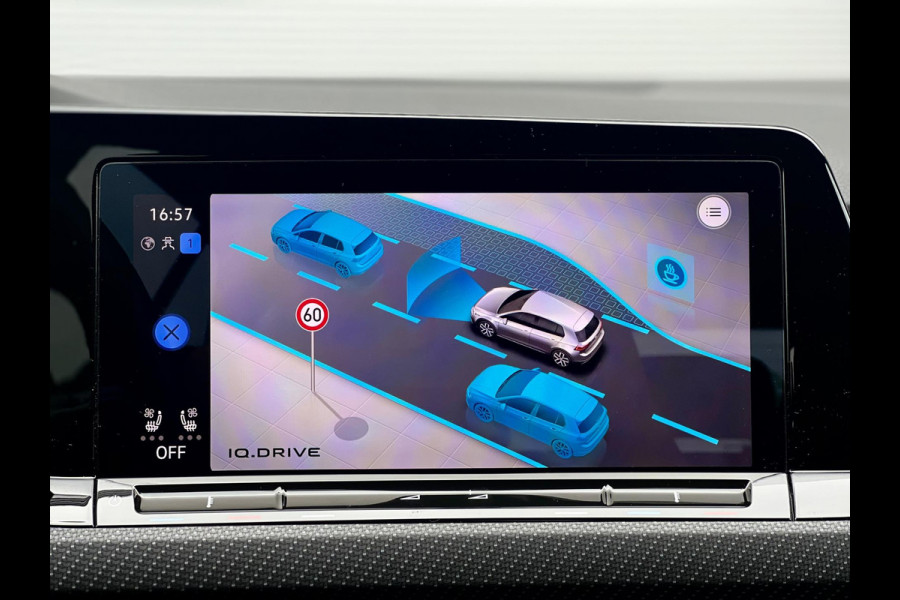 Volkswagen Golf 2.0 TSI R 4Motion Akra/Memory/Pano/H&K/Camera Volkswagen Golf 2.0 TSI R 4Motion Akra/Memory/Pano/H&K/Camera