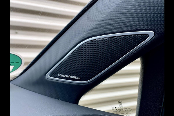 Volkswagen Golf 2.0 TSI R 4Motion Akra/Memory/Pano/H&K/Camera Volkswagen Golf 2.0 TSI R 4Motion Akra/Memory/Pano/H&K/Camera