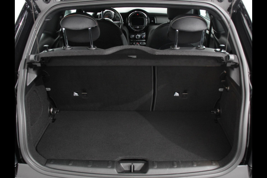 MINI Mini 1.5 One Automaat Blackyard | Parkeer sensoren | Airco | Verwarmbare voorstoelen | Lichtmetalen velgen 16" black