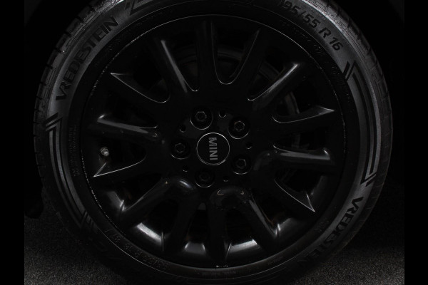 MINI Mini 1.5 One Automaat Blackyard | Parkeer sensoren | Airco | Verwarmbare voorstoelen | Lichtmetalen velgen 16" black