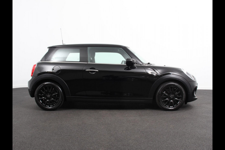 MINI Mini 1.5 One Automaat Blackyard | Parkeer sensoren | Airco | Verwarmbare voorstoelen | Lichtmetalen velgen 16" black