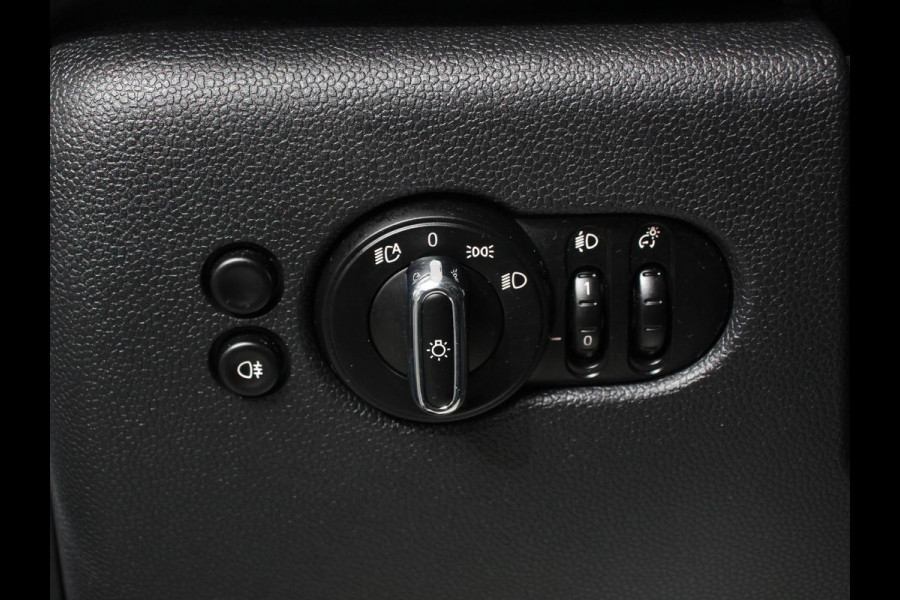 MINI Mini 1.5 One Automaat Blackyard | Parkeer sensoren | Airco | Verwarmbare voorstoelen | Lichtmetalen velgen 16" black