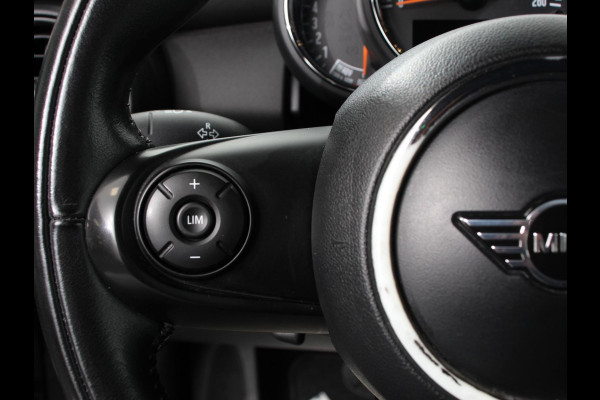 MINI Mini 1.5 One Automaat Blackyard | Parkeer sensoren | Airco | Verwarmbare voorstoelen | Lichtmetalen velgen 16" black