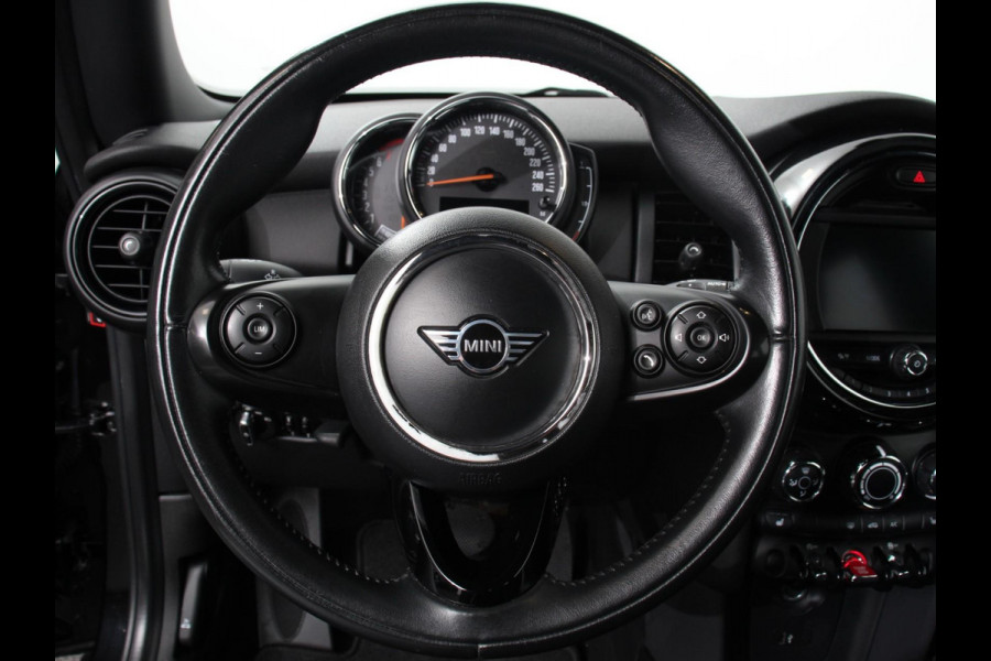 MINI Mini 1.5 One Automaat Blackyard | Parkeer sensoren | Airco | Verwarmbare voorstoelen | Lichtmetalen velgen 16" black