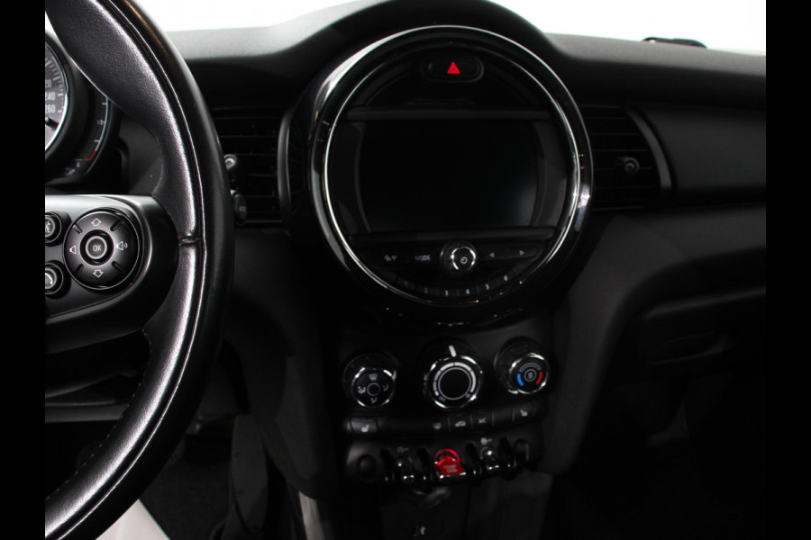 MINI Mini 1.5 One Automaat Blackyard | Parkeer sensoren | Airco | Verwarmbare voorstoelen | Lichtmetalen velgen 16" black