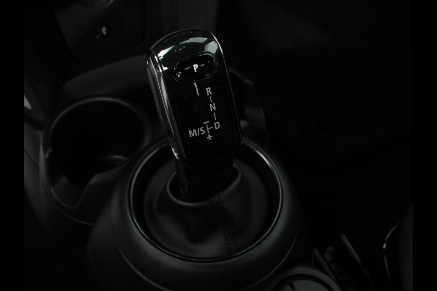 MINI Mini 1.5 One Automaat Blackyard | Parkeer sensoren | Airco | Verwarmbare voorstoelen | Lichtmetalen velgen 16" black
